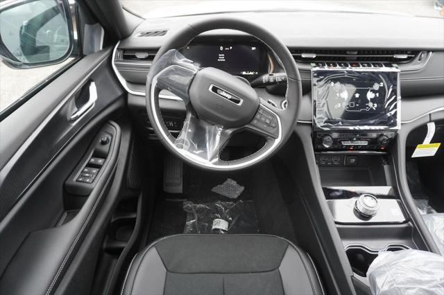new 2025 Jeep Grand Cherokee car, priced at $40,814