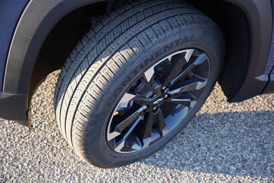 new 2026 Chevrolet Equinox car, priced at $33,595