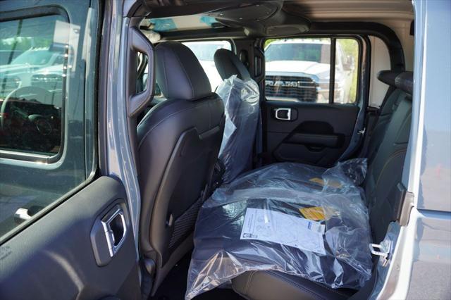 new 2025 Jeep Gladiator car, priced at $47,299