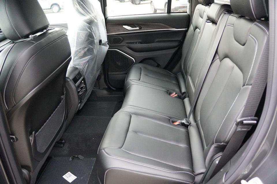new 2025 Jeep Grand Cherokee car, priced at $43,244