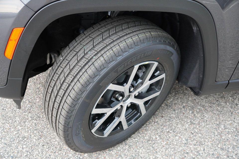 new 2025 Jeep Grand Cherokee car, priced at $43,244