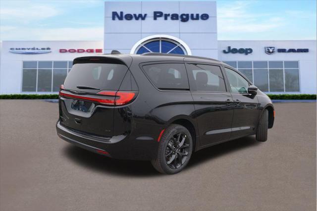 new 2024 Chrysler Pacifica car, priced at $45,338