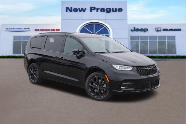 new 2024 Chrysler Pacifica car, priced at $45,638