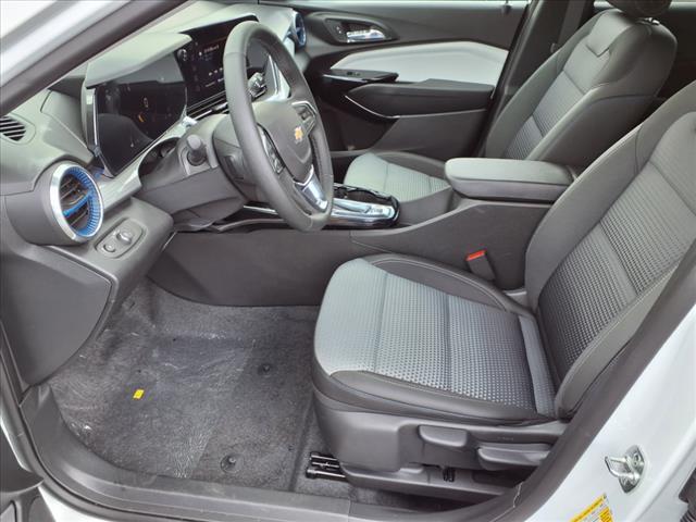 new 2025 Chevrolet Trax car