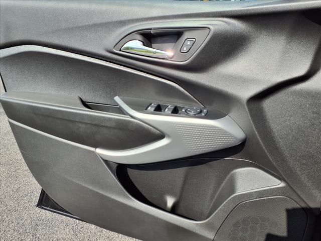 new 2025 Chevrolet Trax car