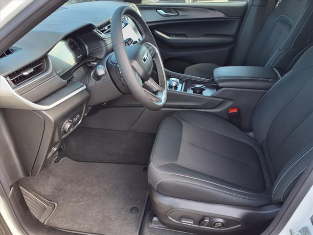 new 2025 Jeep Grand Cherokee car, priced at $43,575