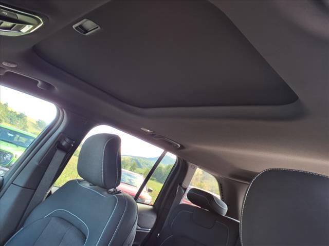 new 2025 Jeep Grand Cherokee car, priced at $43,575