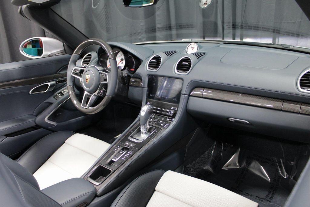 new 2025 Porsche 718 Boxster car