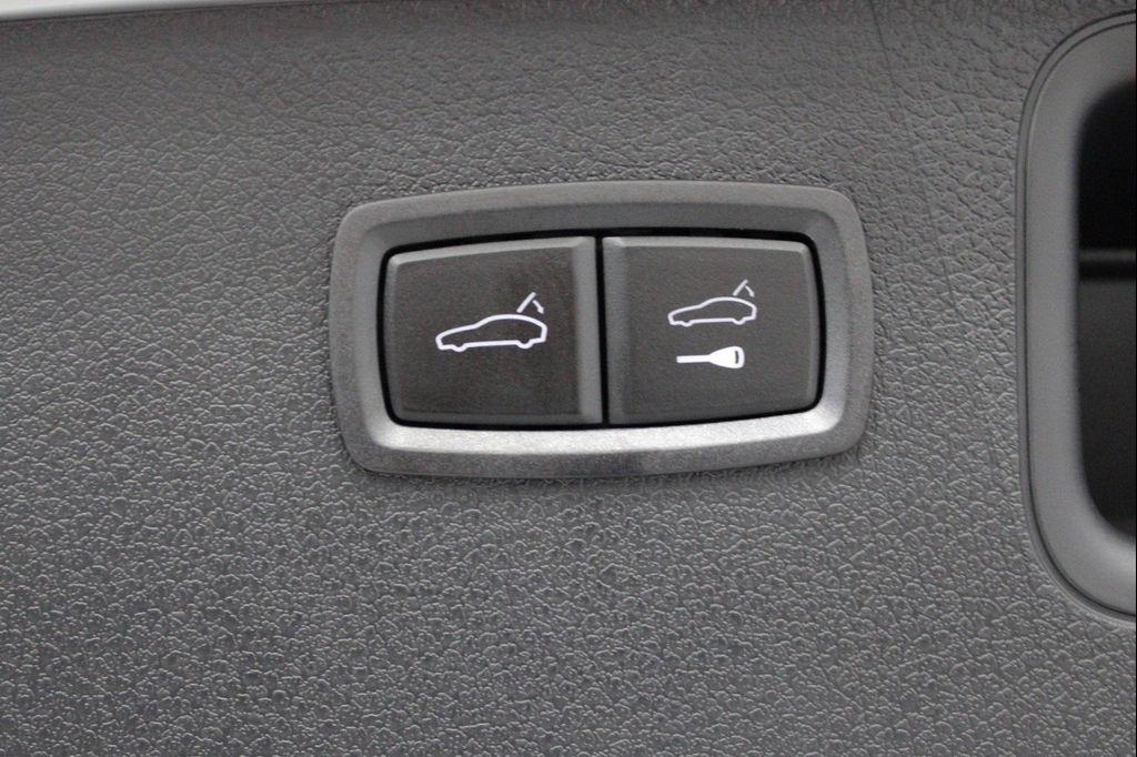 new 2026 Porsche Macan car