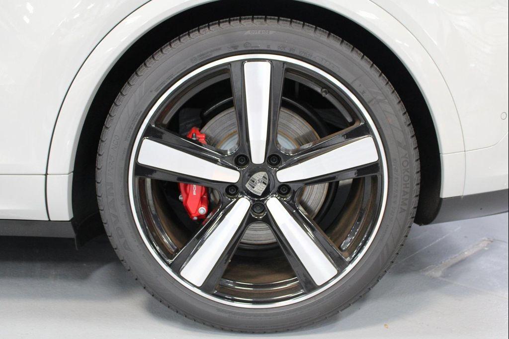 new 2025 Porsche Cayenne car, priced at $189,915