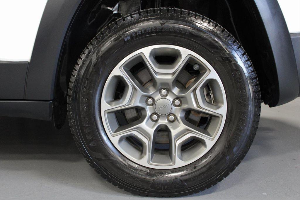 used 2022 Jeep Cherokee car, priced at $25,888