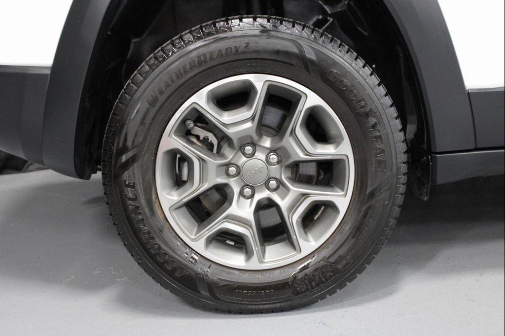 used 2022 Jeep Cherokee car, priced at $25,888