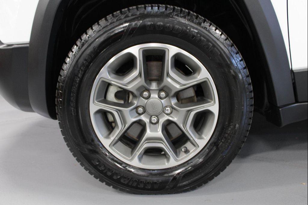 used 2022 Jeep Cherokee car, priced at $25,888