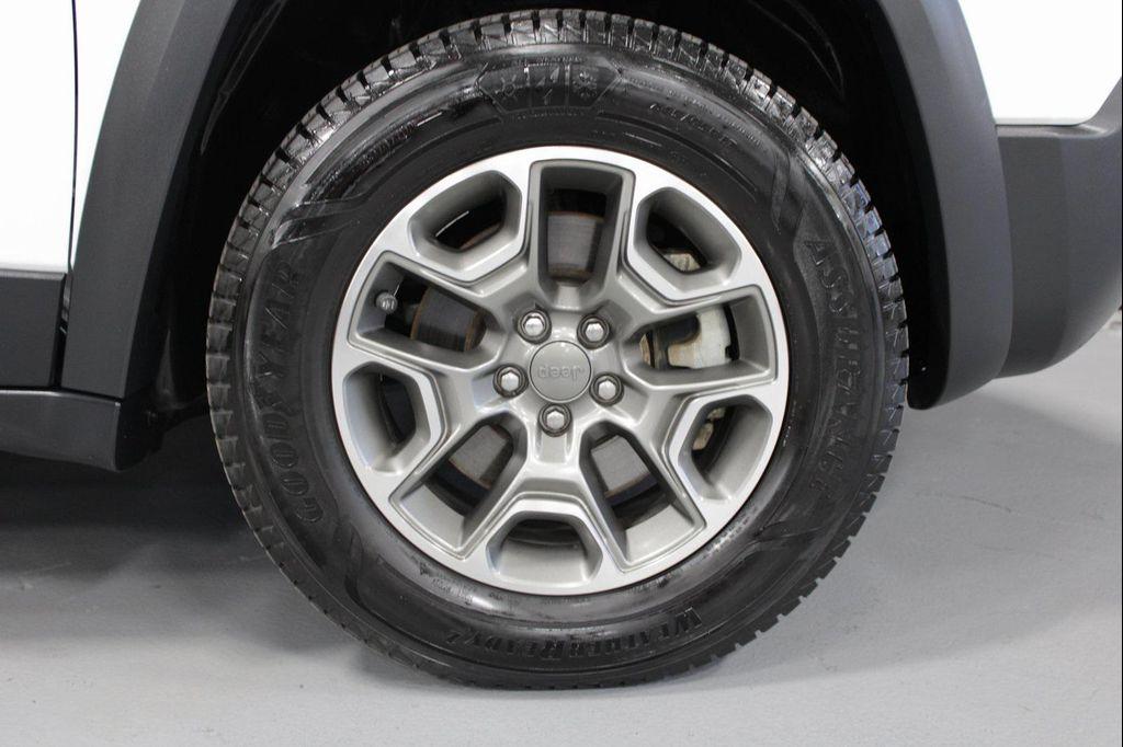 used 2022 Jeep Cherokee car, priced at $25,888