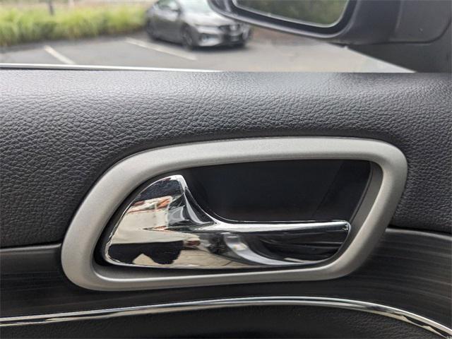 used 2020 Jeep Grand Cherokee car, priced at $18,555