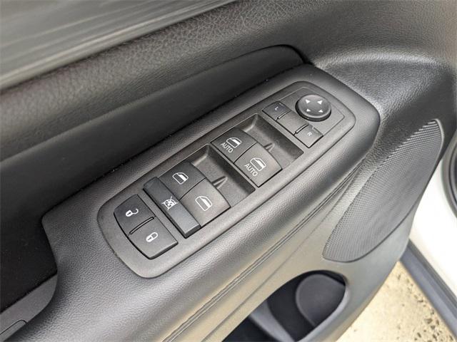 used 2022 Jeep Grand Cherokee car, priced at $26,390