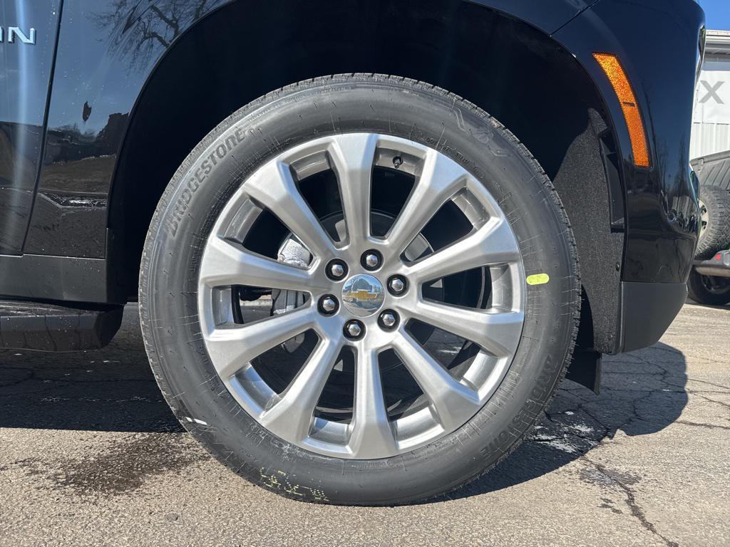 new 2025 Chevrolet Suburban car, priced at $75,999