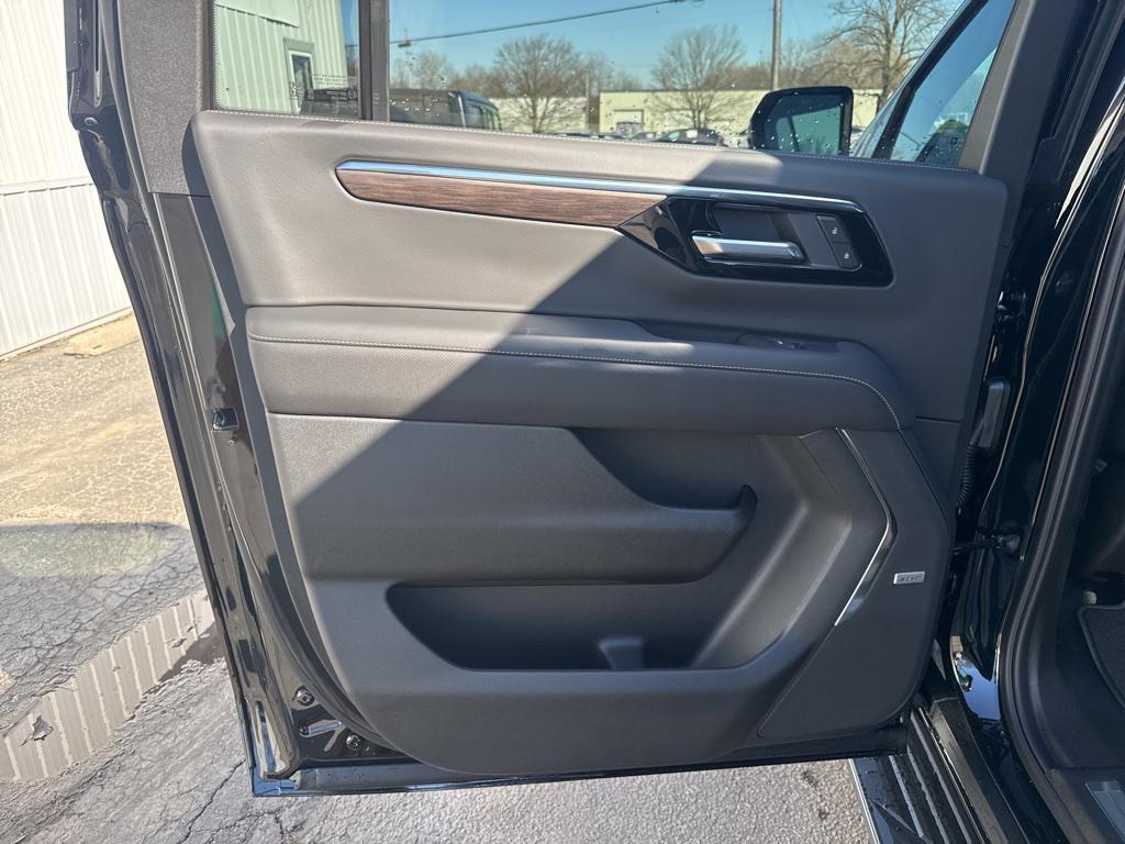 new 2025 Chevrolet Suburban car, priced at $75,999