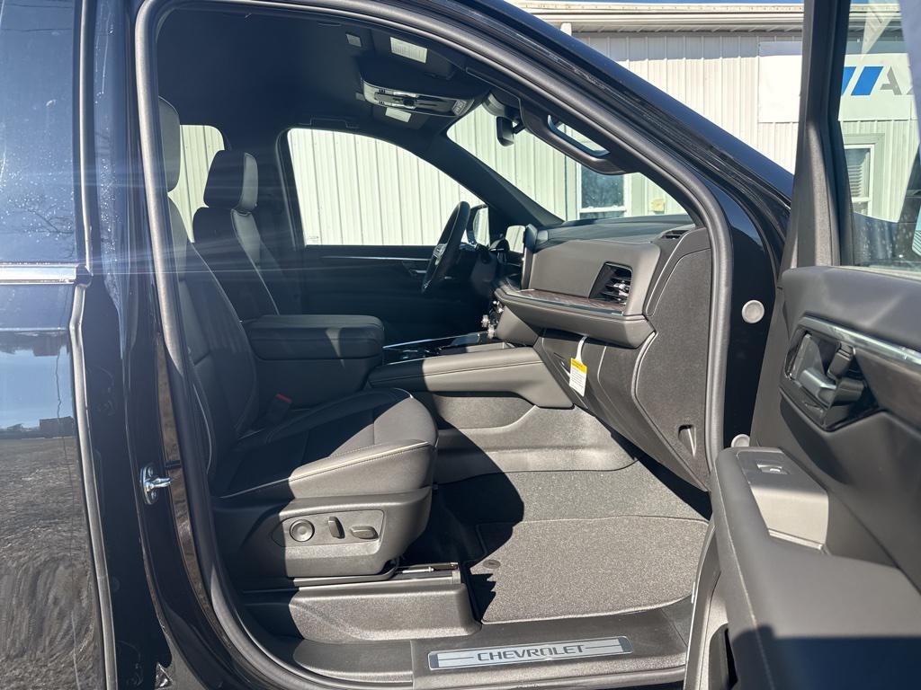 new 2025 Chevrolet Suburban car, priced at $75,999