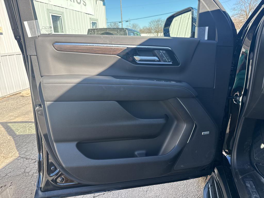 new 2025 Chevrolet Suburban car, priced at $75,999