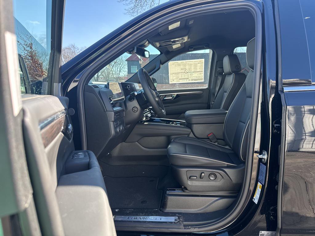 new 2025 Chevrolet Suburban car, priced at $75,999