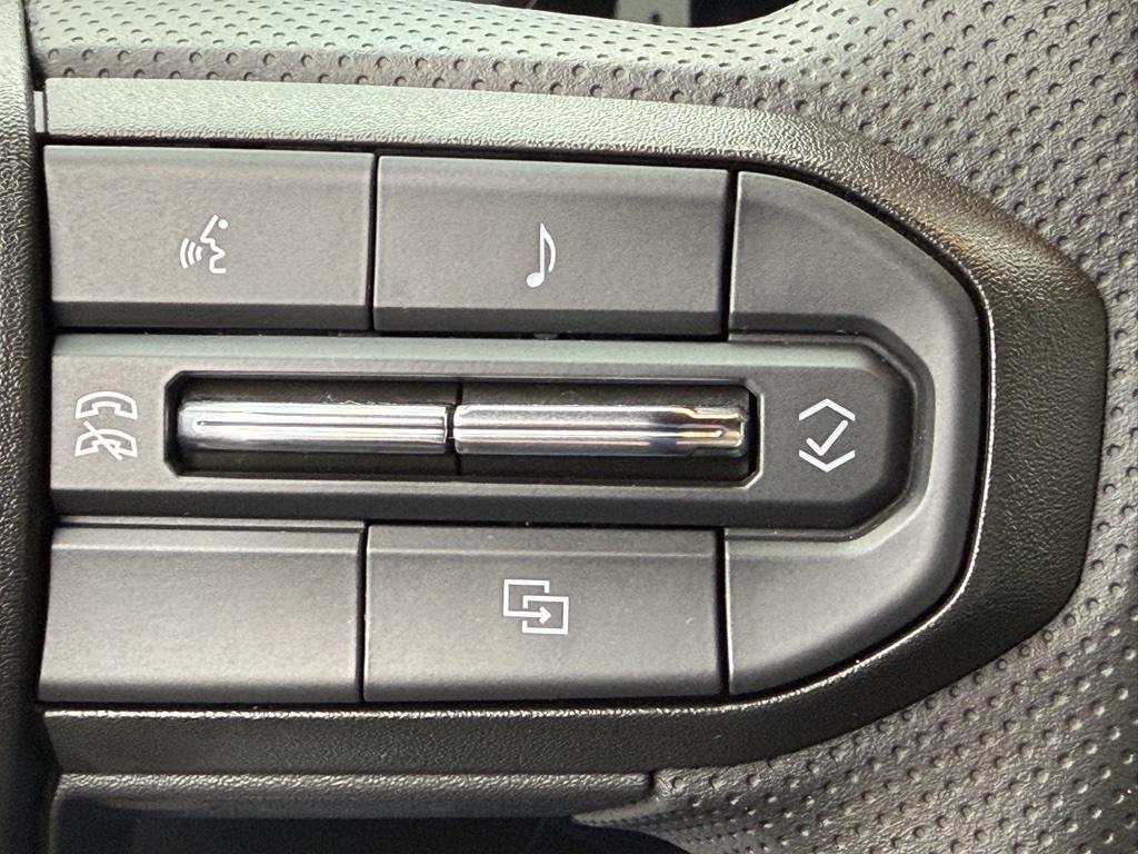 new 2024 Chevrolet Colorado car, priced at $30,999