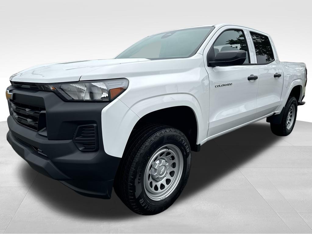 new 2024 Chevrolet Colorado car, priced at $30,999