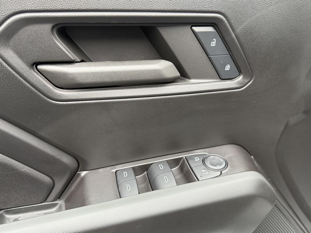 new 2024 Chevrolet Colorado car, priced at $30,999