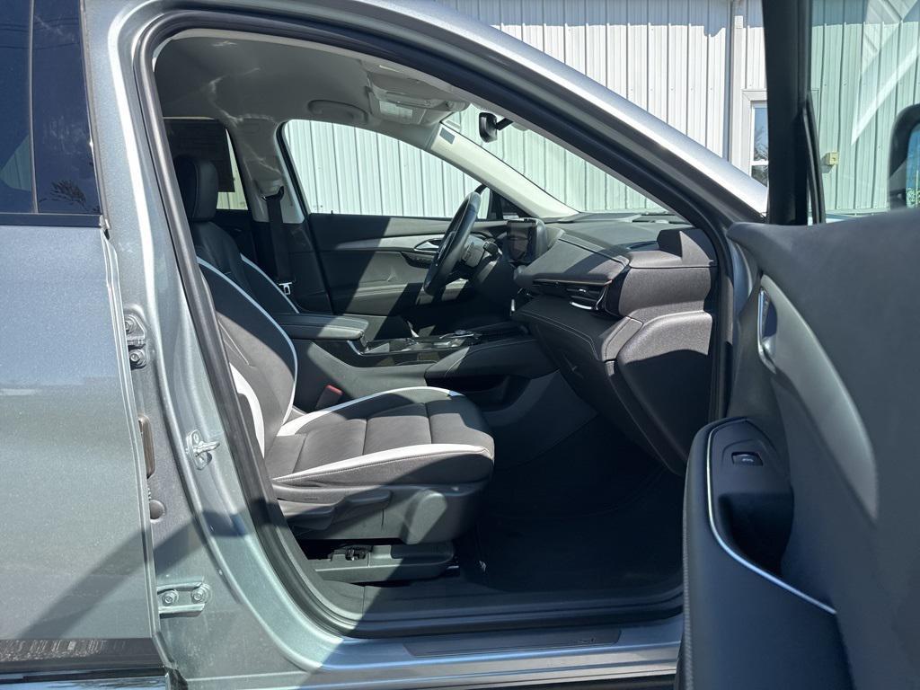 used 2025 Buick Envision car, priced at $35,998