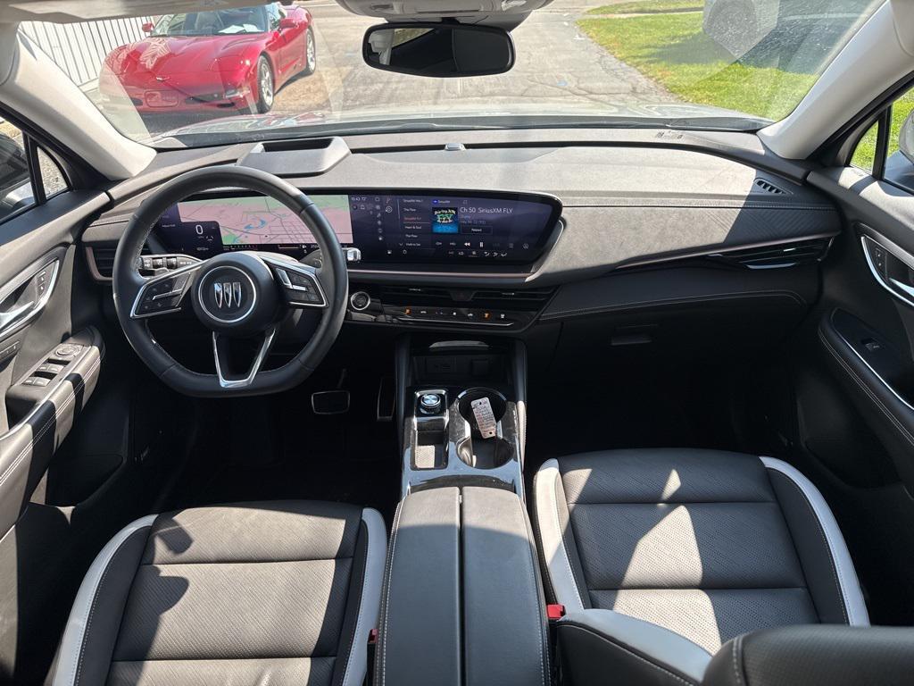 used 2025 Buick Envision car, priced at $35,998