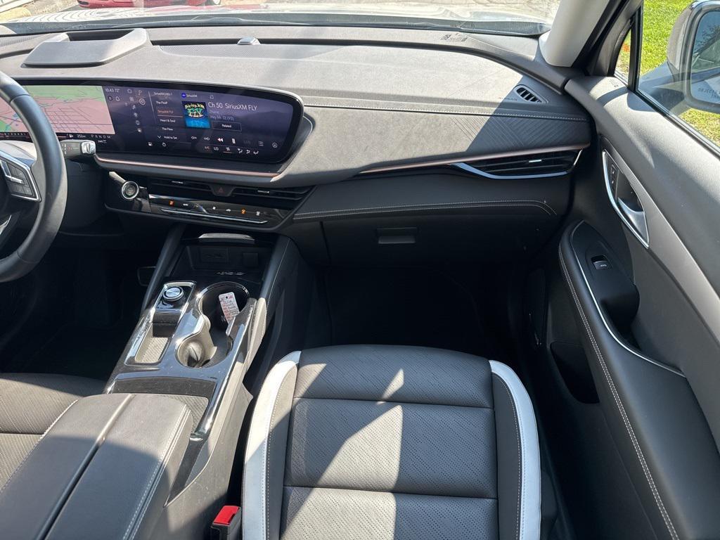 used 2025 Buick Envision car, priced at $35,998