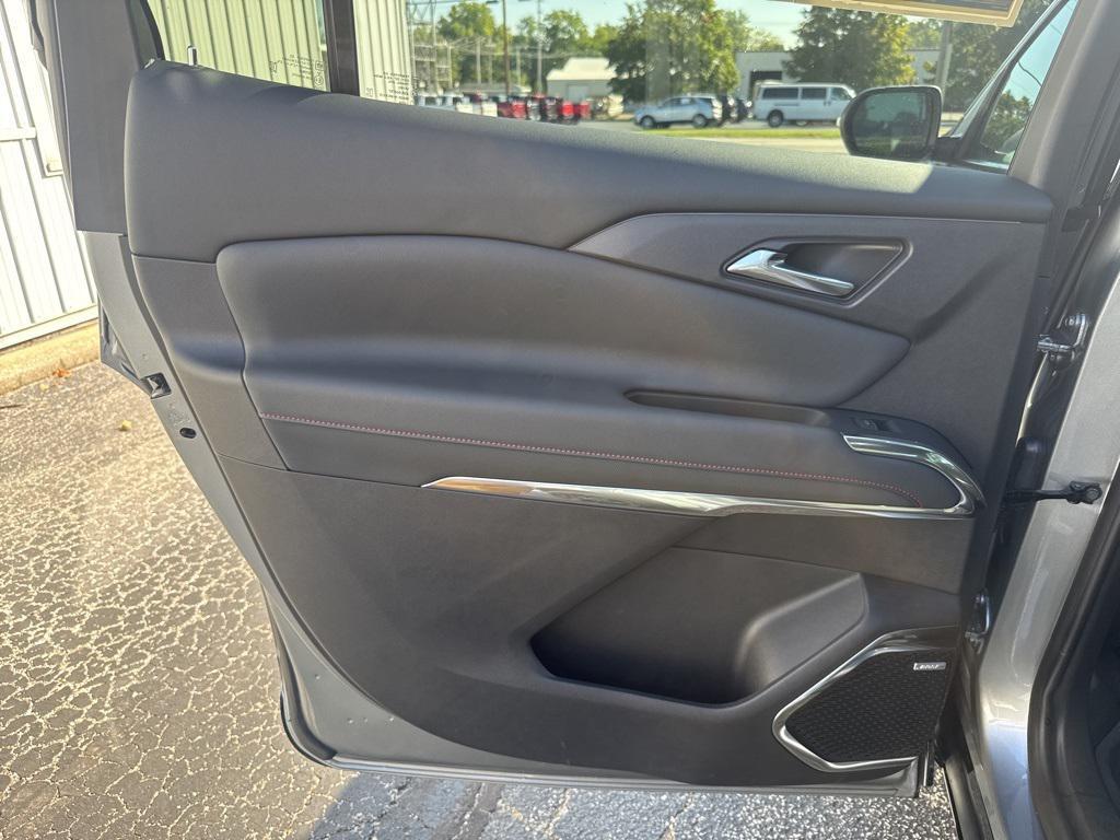 used 2024 Chevrolet Traverse car, priced at $51,999