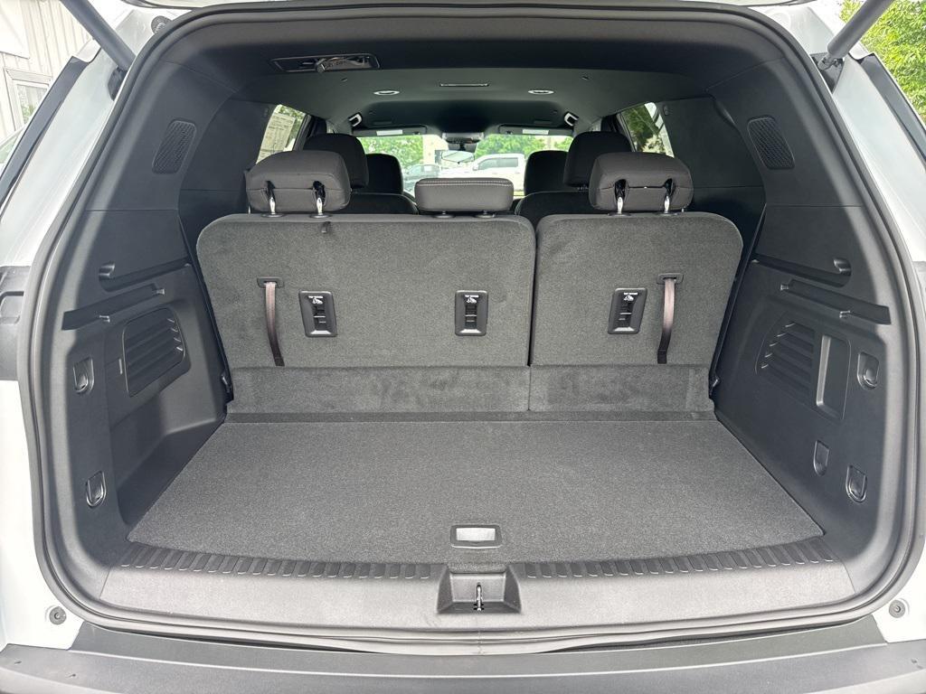 new 2025 Chevrolet Traverse car, priced at $41,437