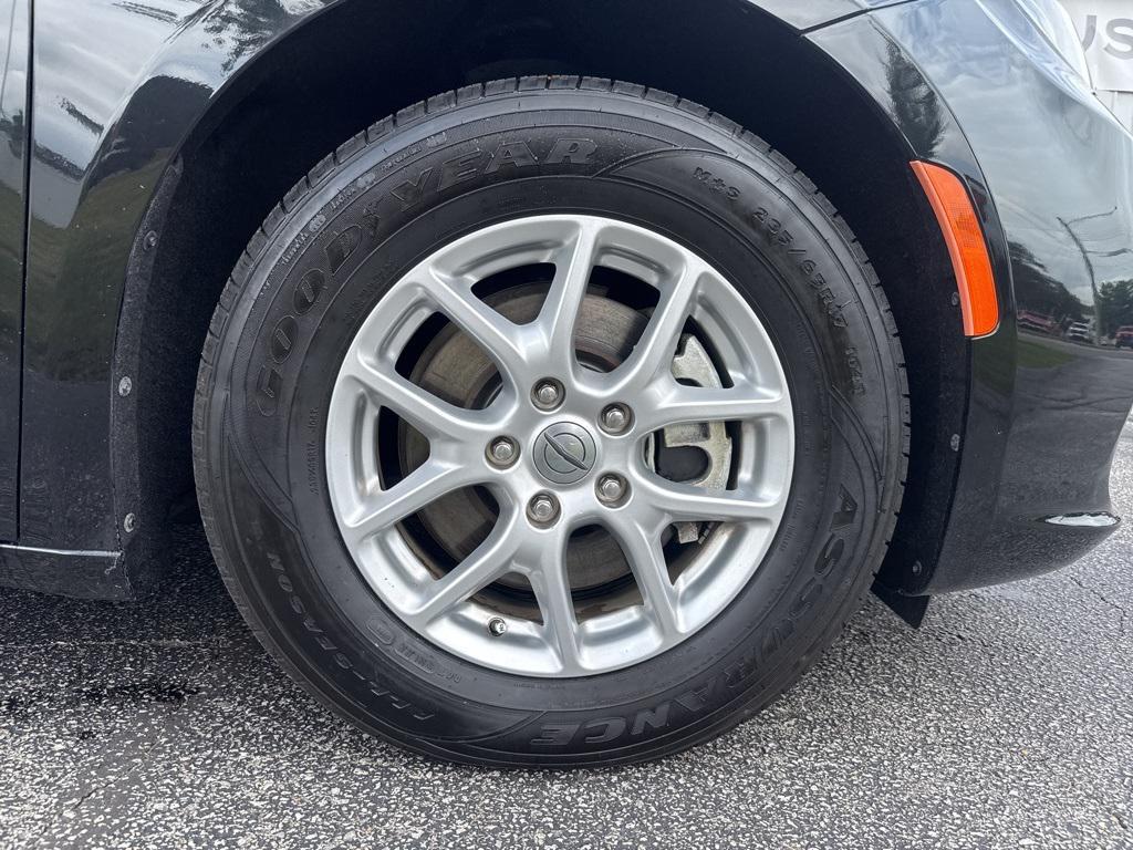 used 2023 Chrysler Pacifica car, priced at $23,198