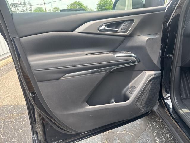 used 2024 Chevrolet Traverse car, priced at $39,861