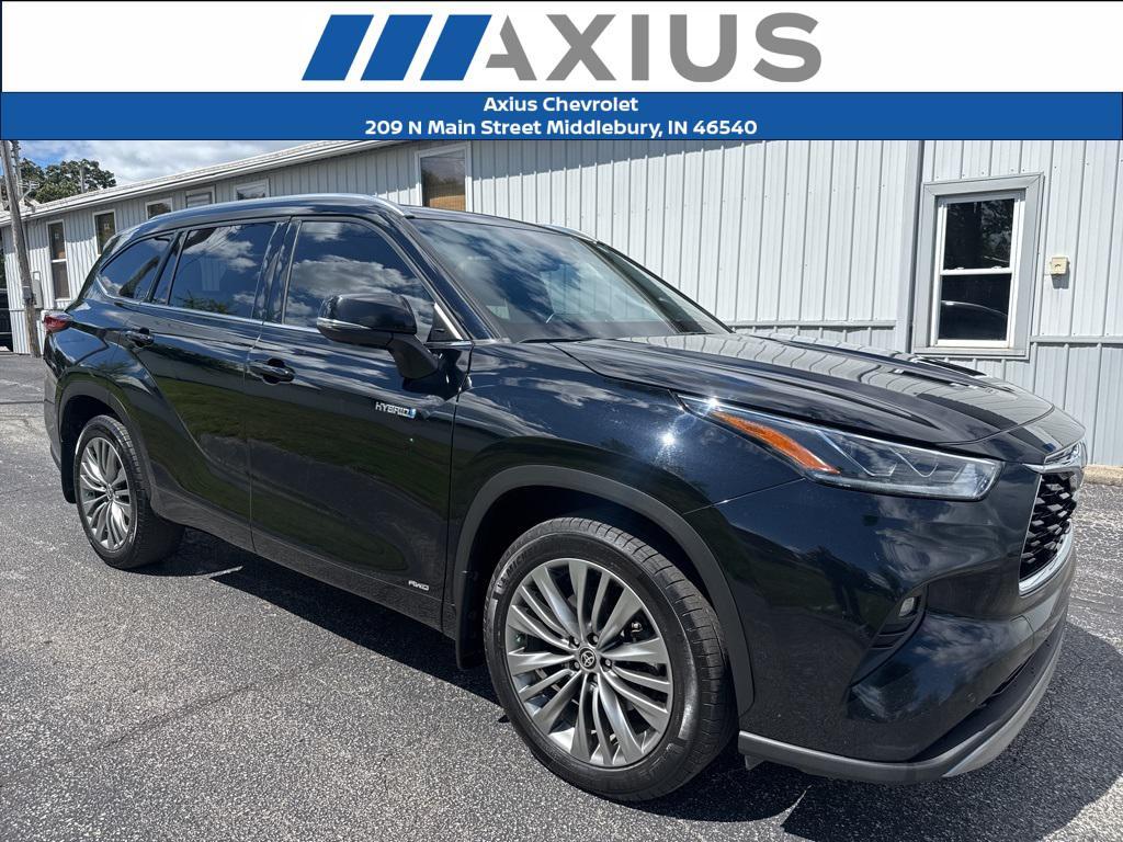 used 2020 Toyota Highlander Hybrid car, priced at $33,178