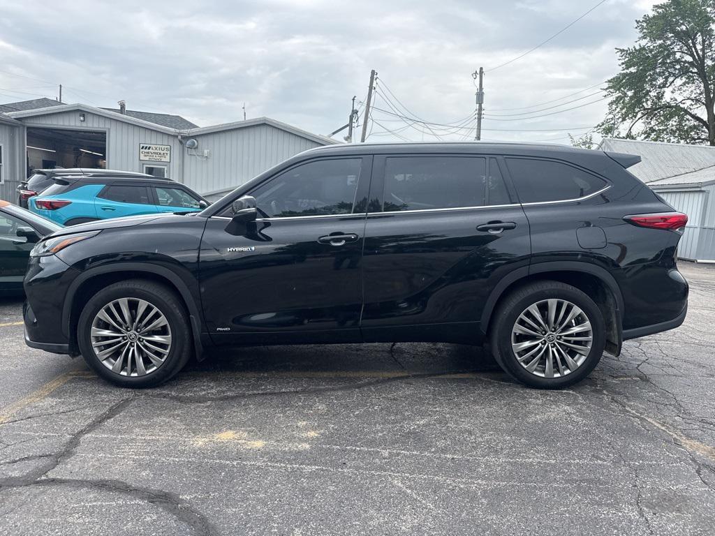 used 2020 Toyota Highlander Hybrid car, priced at $33,500