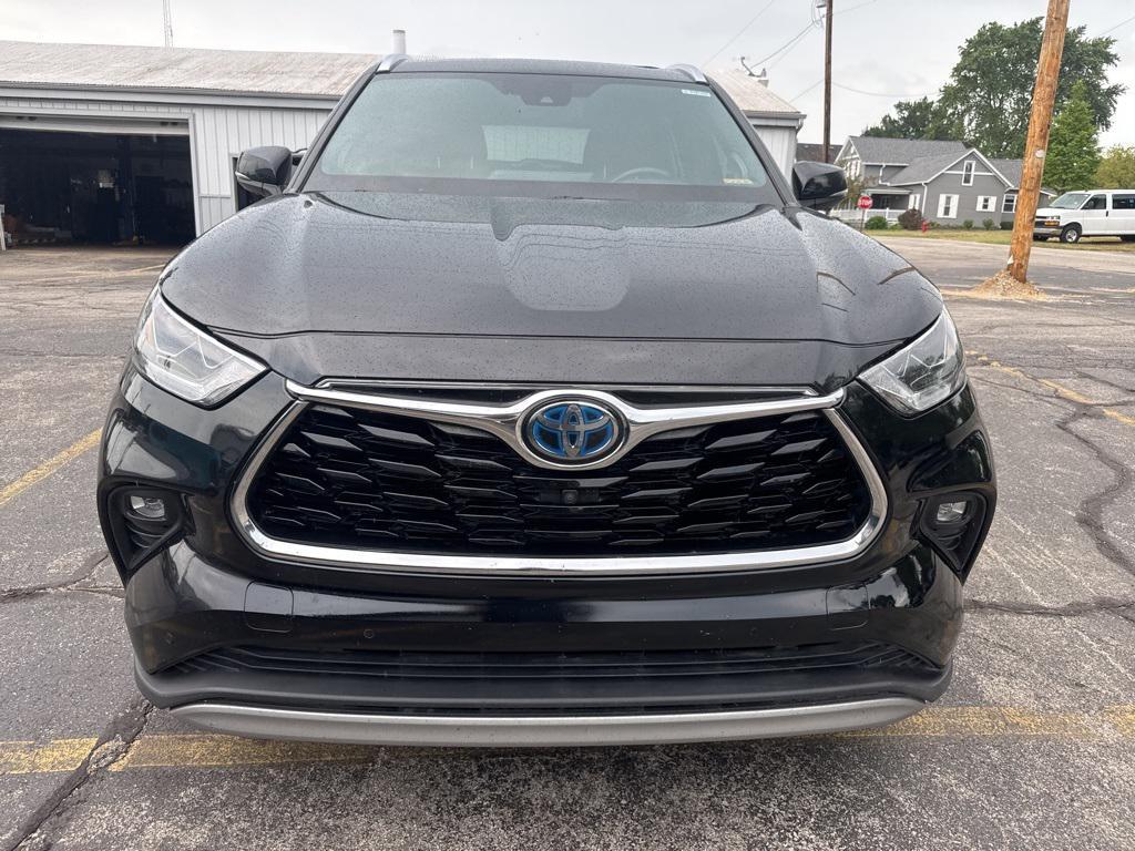 used 2020 Toyota Highlander Hybrid car, priced at $33,500
