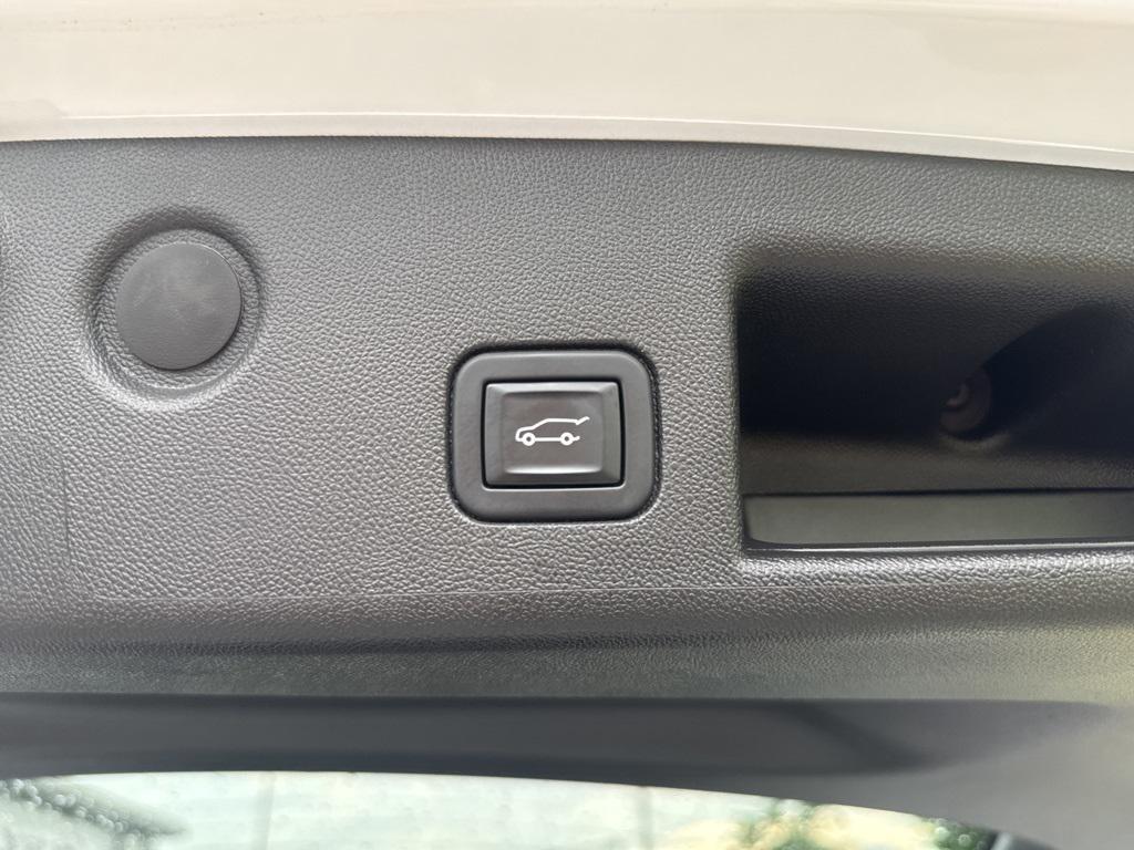 used 2022 Chevrolet Equinox car, priced at $23,373