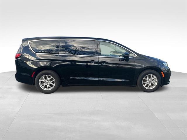 used 2024 Chrysler Pacifica car, priced at $32,998