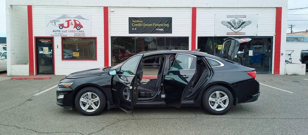 used 2022 Chevrolet Malibu car, priced at $15,990