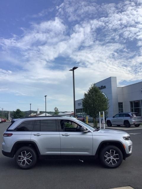 new 2024 Jeep Grand Cherokee car, priced at $51,247