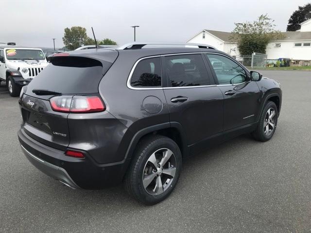 used 2021 Jeep Cherokee car, priced at $25,899