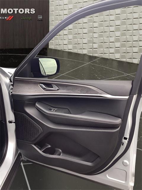 used 2025 Jeep Grand Cherokee L car, priced at $44,785