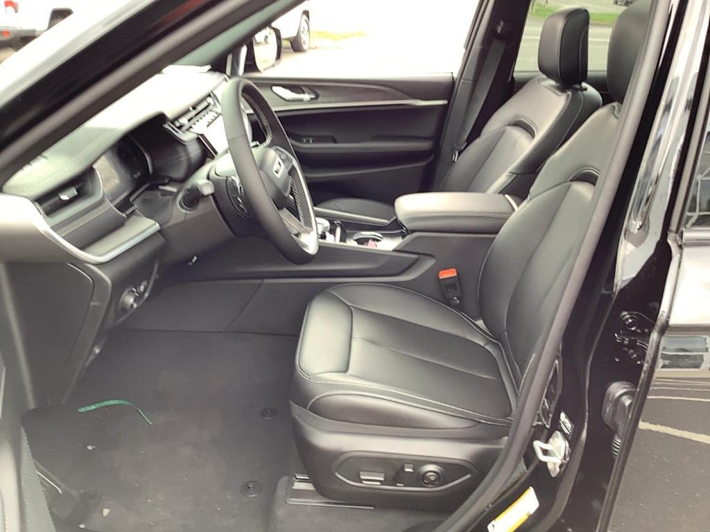 new 2025 Jeep Grand Cherokee car, priced at $48,506