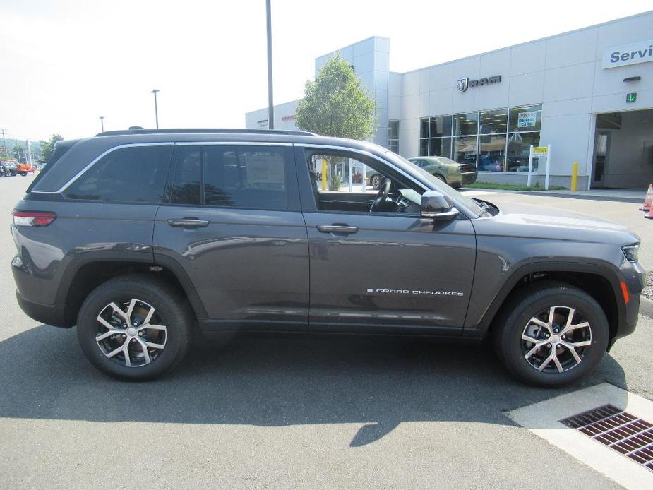 new 2024 Jeep Grand Cherokee car, priced at $51,247