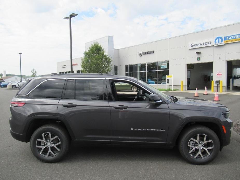 new 2024 Jeep Grand Cherokee car, priced at $51,247