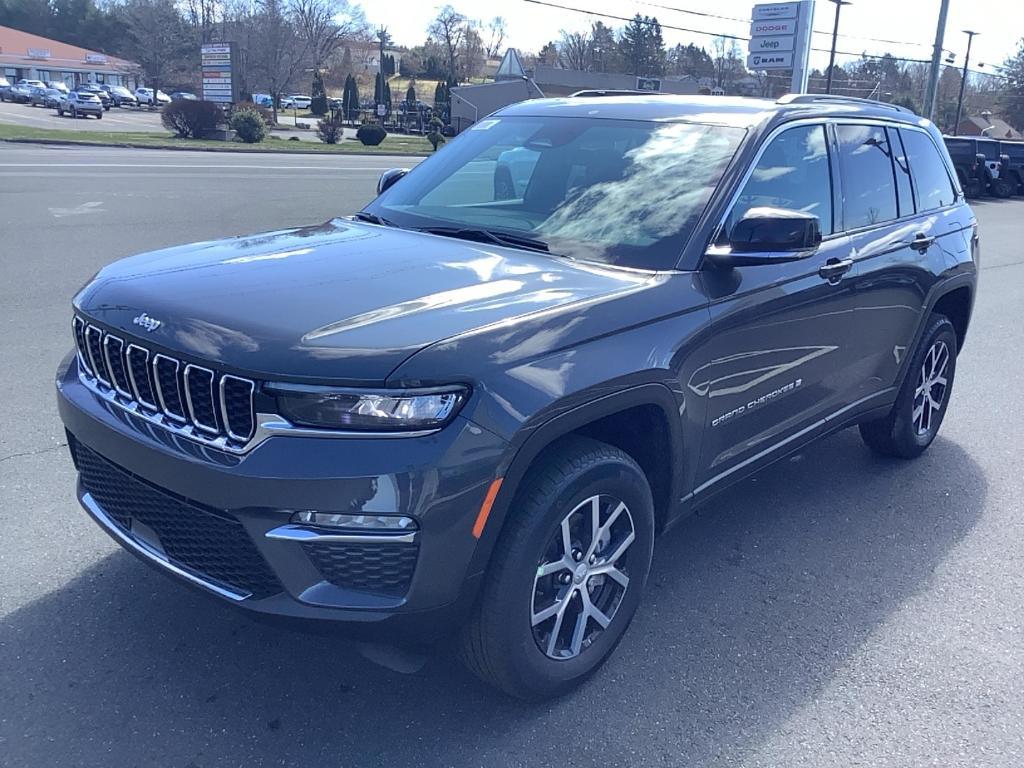 new 2025 Jeep Grand Cherokee car, priced at $39,754