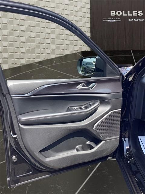 used 2022 Jeep Grand Cherokee car, priced at $30,498