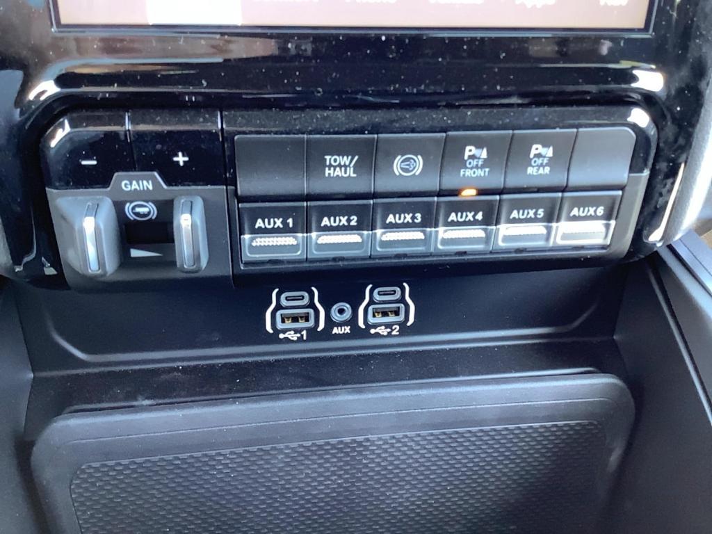 new 2025 Ram 3500 car, priced at $72,444